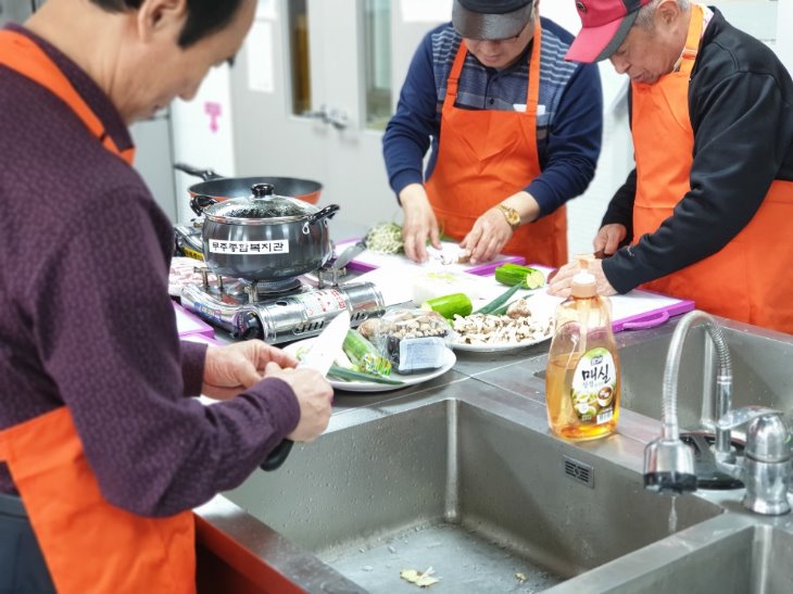 칼을 사용할때는 신중하게