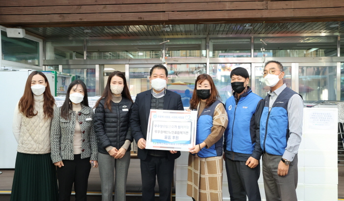 한국수력원자력(주) 무주양수발전소 후원품 전달식 단체사진